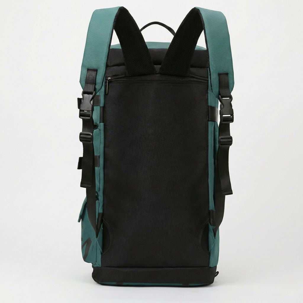 Vue arrière du sac à dos vert sarcelle avec bretelles rembourrées et panneau dorsal noir zippé