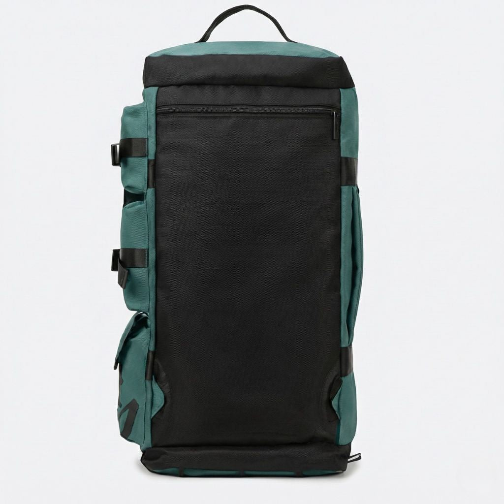 Vue de face du sac cylindrique vert sarcelle en mode sac à dos, poignée de transport sur le dessus