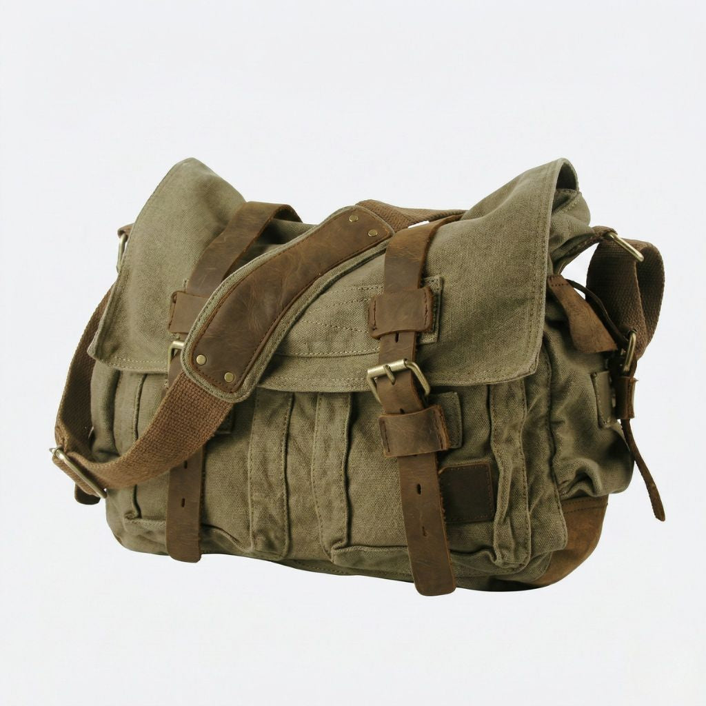 Sac besace XL vert kaki washed vue 3/4 : toile kaki délavée, poches frontales et boucles D-ring en laiton