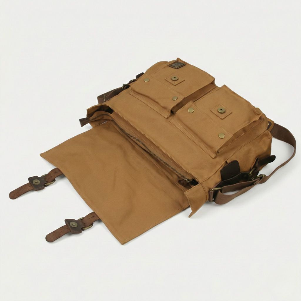 Sac besace XL camel doré vu de dessus ouvert : poches intérieures à pressions et poche zippée laiton