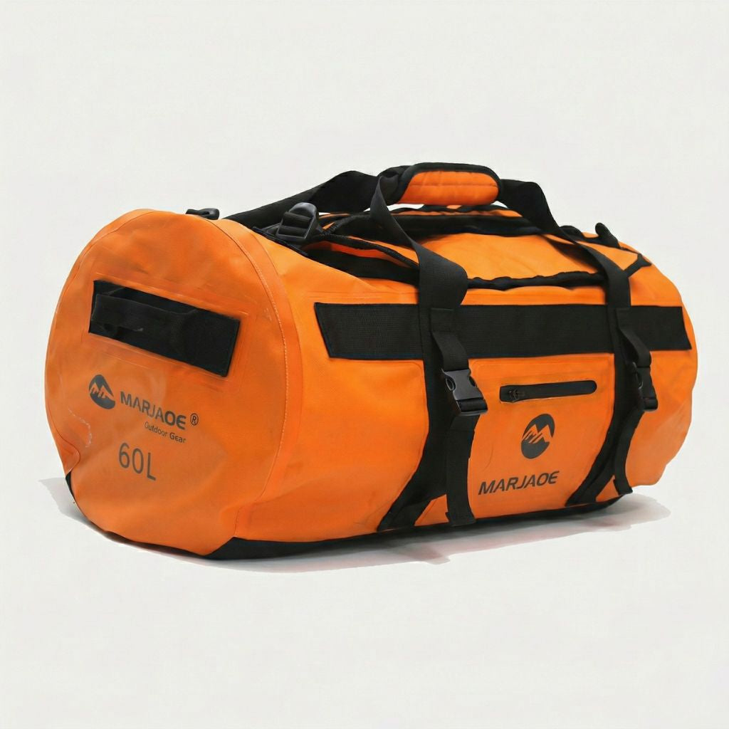 Sac imperméable orange 60L en format duffle cylindrique horizontal, idéal pour la moto et les sports outdoor