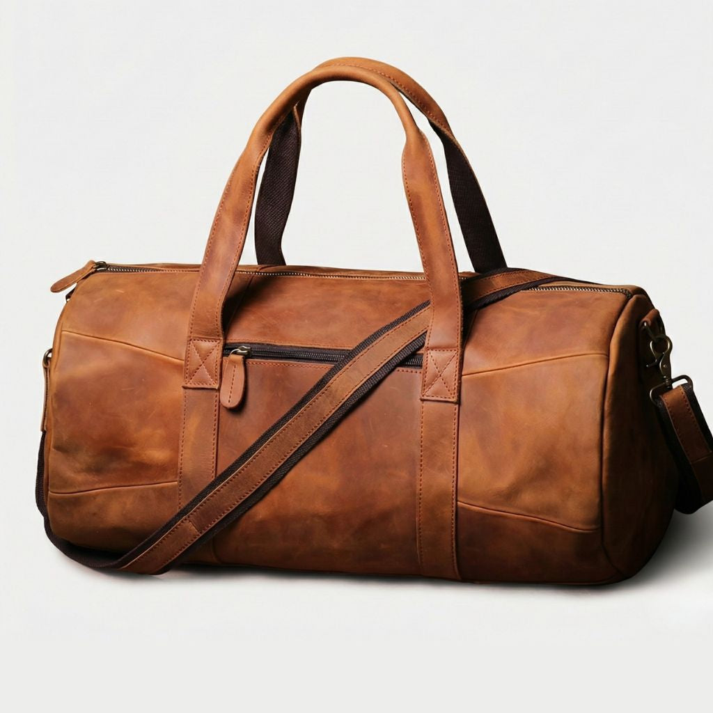 Sac de voyage en cuir vintage cognac format cabine, poche avant zippée, bandoulière toile et ferrures laiton