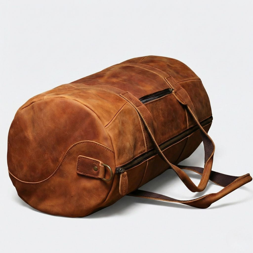 Sac de voyage cuir cognac vintage cylindrique couché sur le côté, anneau en D et fermeture zip latérale