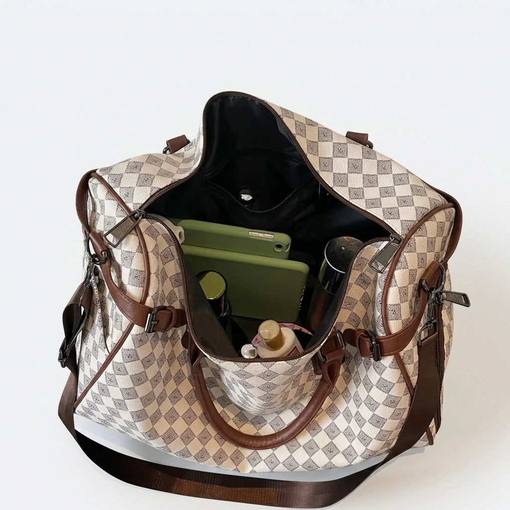 Sac week-end damier beige ouvert montrant l'intérieur spacieux avec tablette et accessoires rangés Image