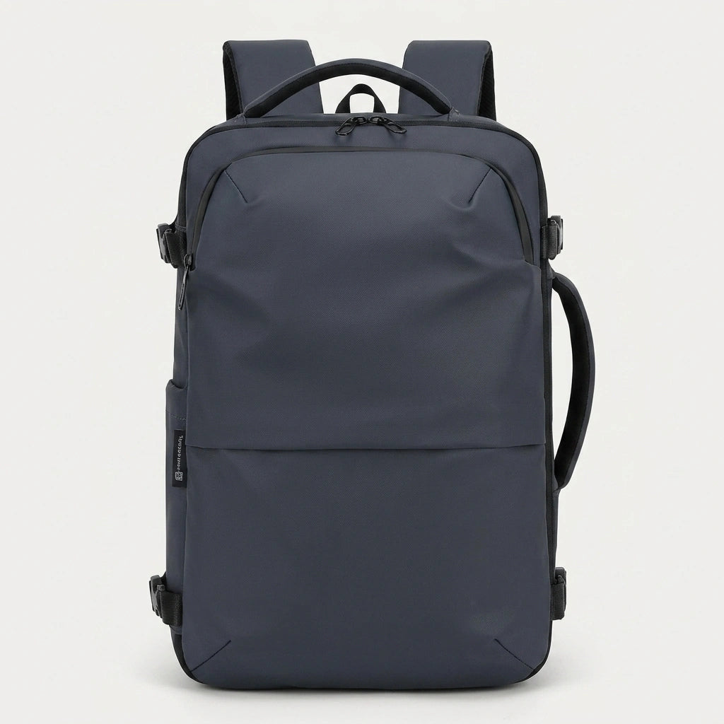 Sac à dos de voyage bleu marine vue de face avec design épuré et sangles de compression latérales