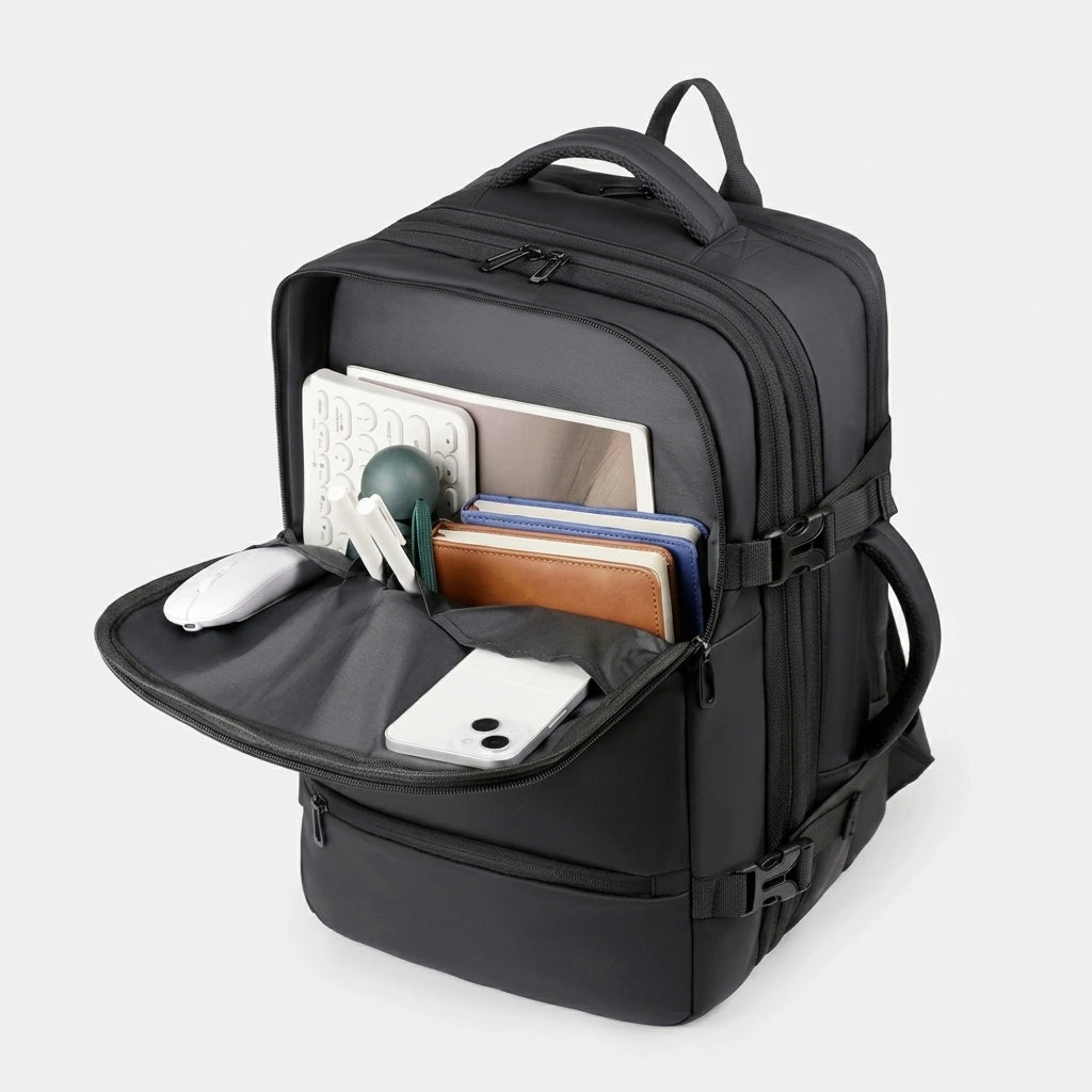Poche frontale ouverte du sac à dos cabine noir avec tablette, smartphone, clavier et carnets rangés Image