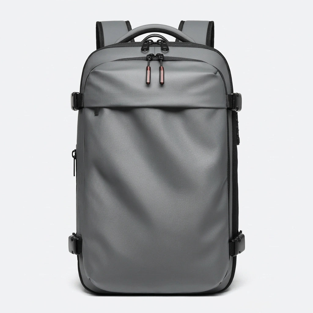 Sac à dos cabine gris vue de face avec design épuré, cadenas TSA et sangles de compression latérales