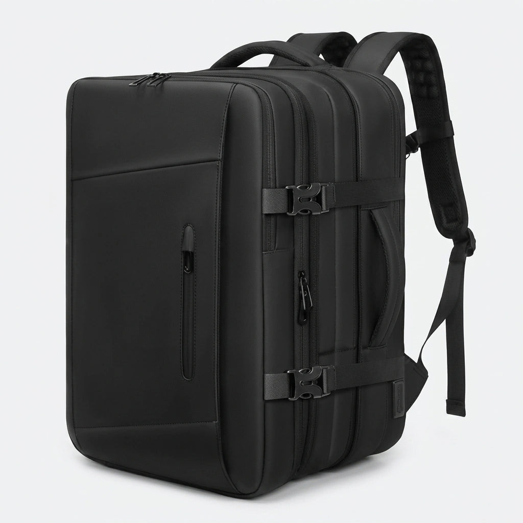 Sac à dos cabine noir vu de trois quarts avec sangles de compression latérales, poche zippée et bretelles