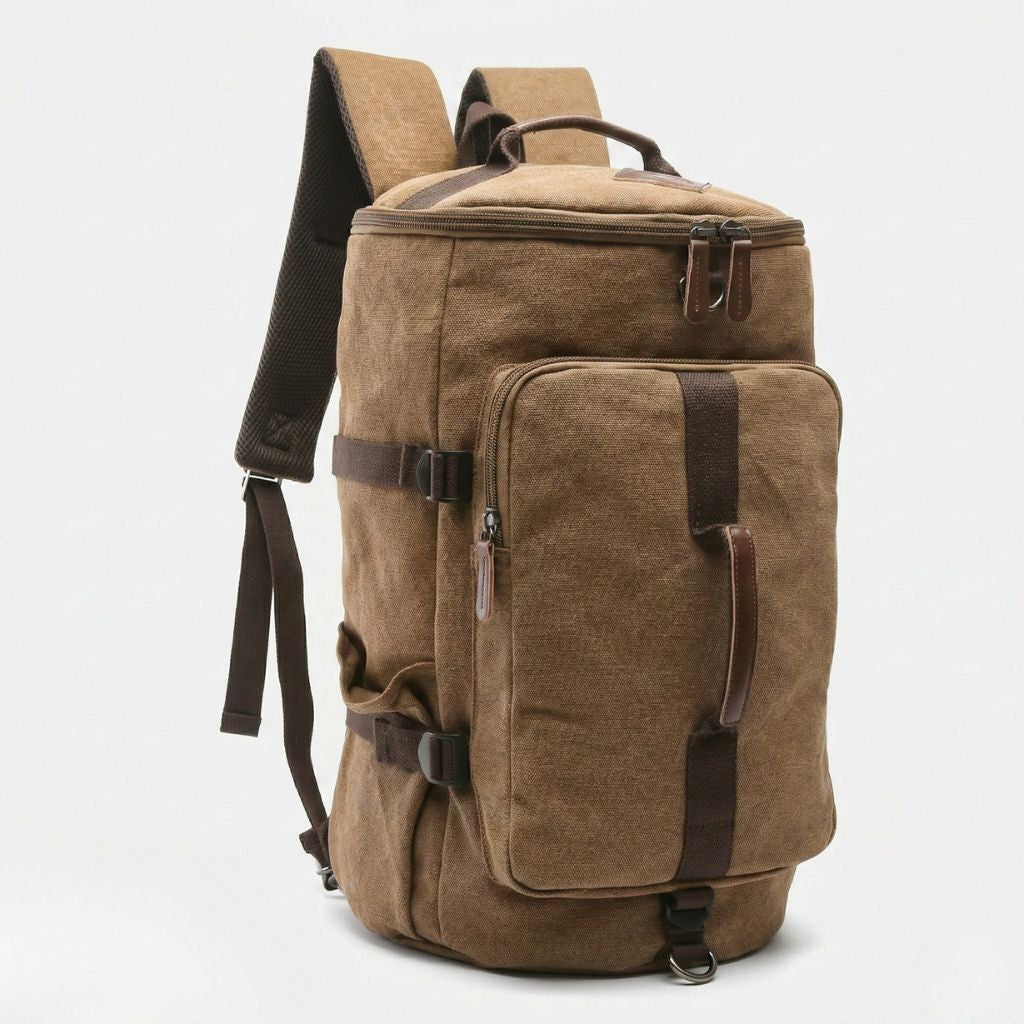 Sac à dos duffle convertible brun camel en toile lavée, vue 3/4 avant, bretelles ergonomiques et grande poche