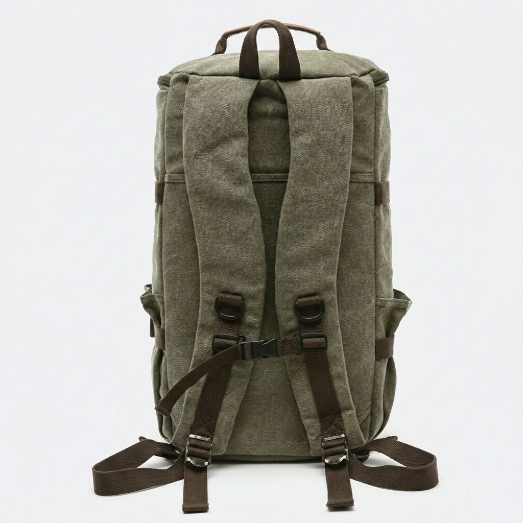 Dos du sac à dos duffle vert militaire avec bretelles rembourrées, sangle ventrale et sangle pectorale noires