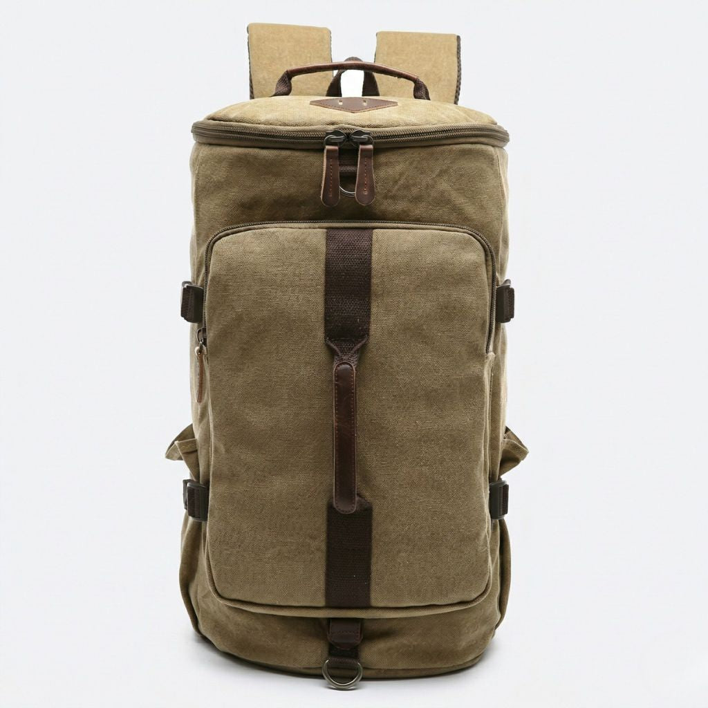 Sac à dos de voyage kaki en toile lavée, vue frontale, doubles poches et sangles de maintien marron