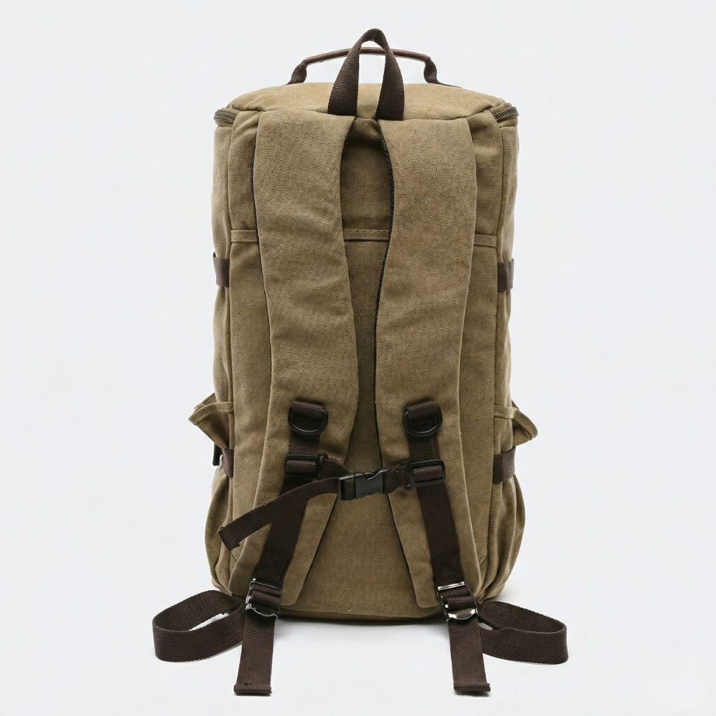 Dos du sac à dos duffle kaki avec bretelles rembourrées, sangles stabilisatrices et coutures renforcées visibles