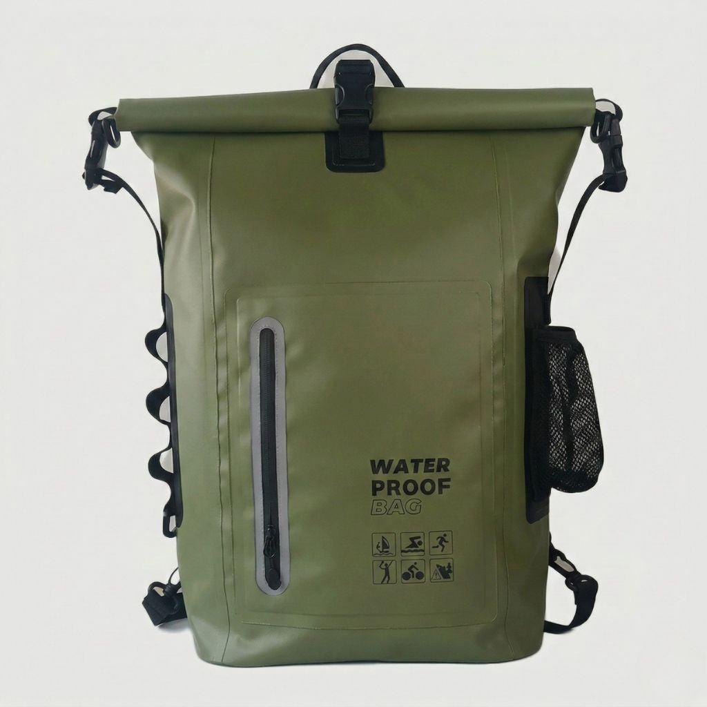 Sac à dos étanche vert kaki 21L toile PVC, vue de face avec fermeture roll-top et poche frontale zippée