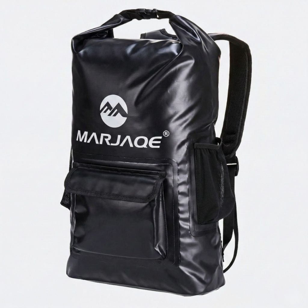 Sac à dos étanche noir roll-top 22L avec poche frontale ouverte laissant voir un smartphone à l'intérieur