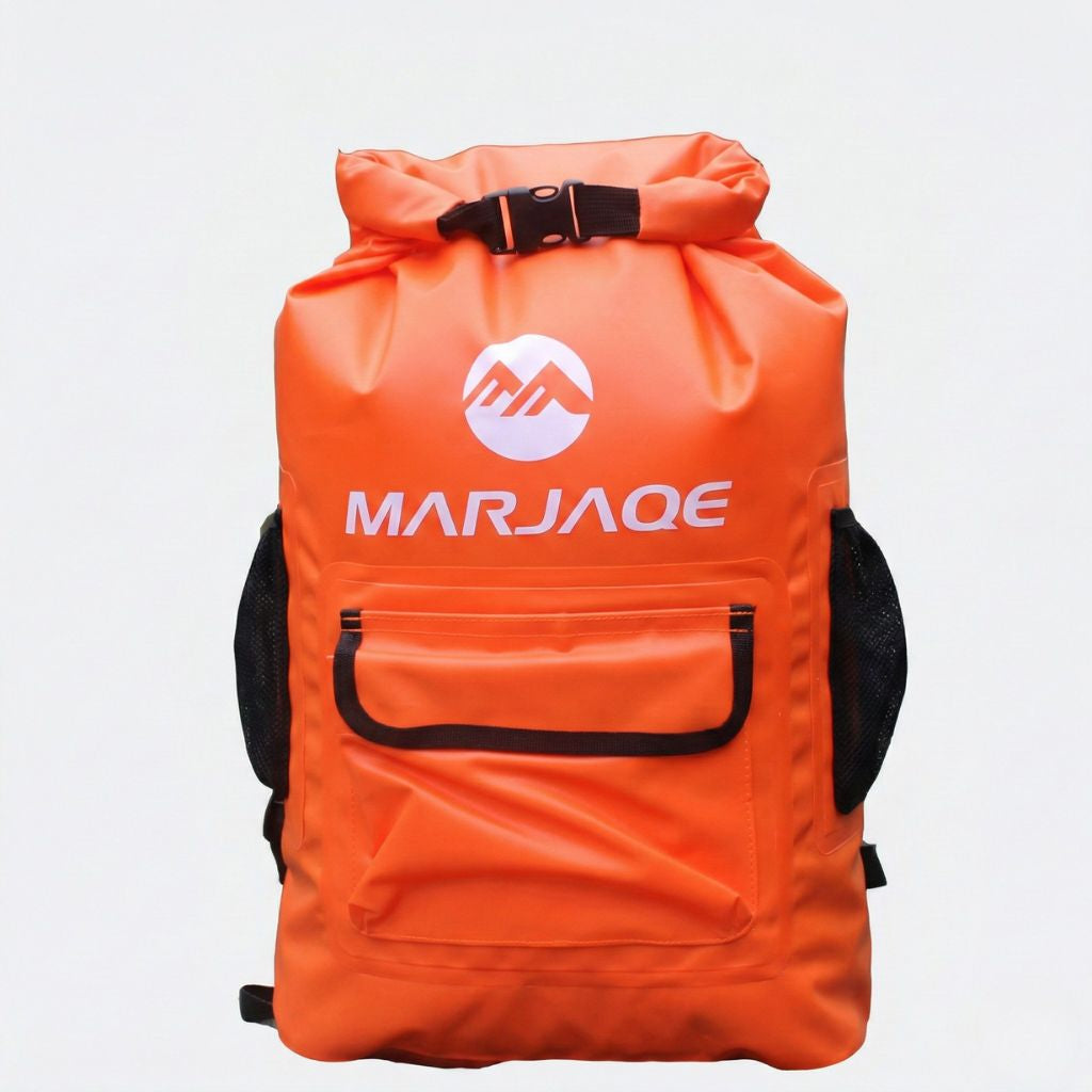 Sac à dos étanche orange roll-top 22L de face avec poche frontale soudée et poches filet latérales