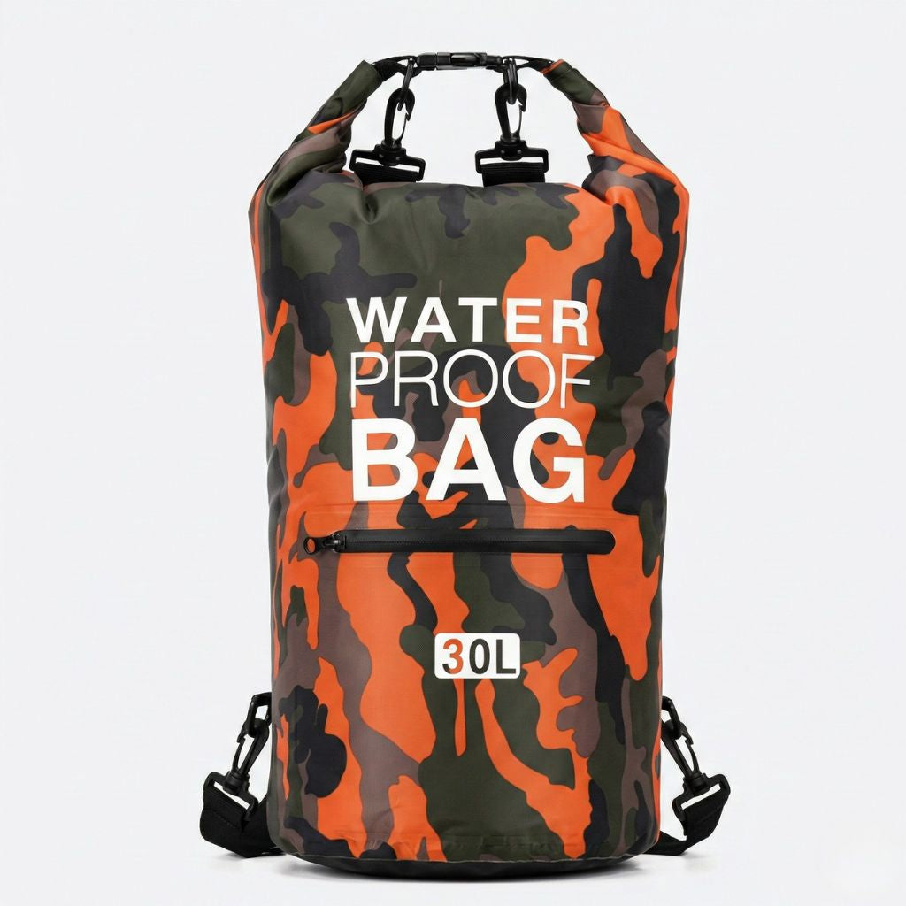 Sac étanche camouflage orange et kaki 30L, vue de face, fermeture roll-top hermétique et poche frontale zippée