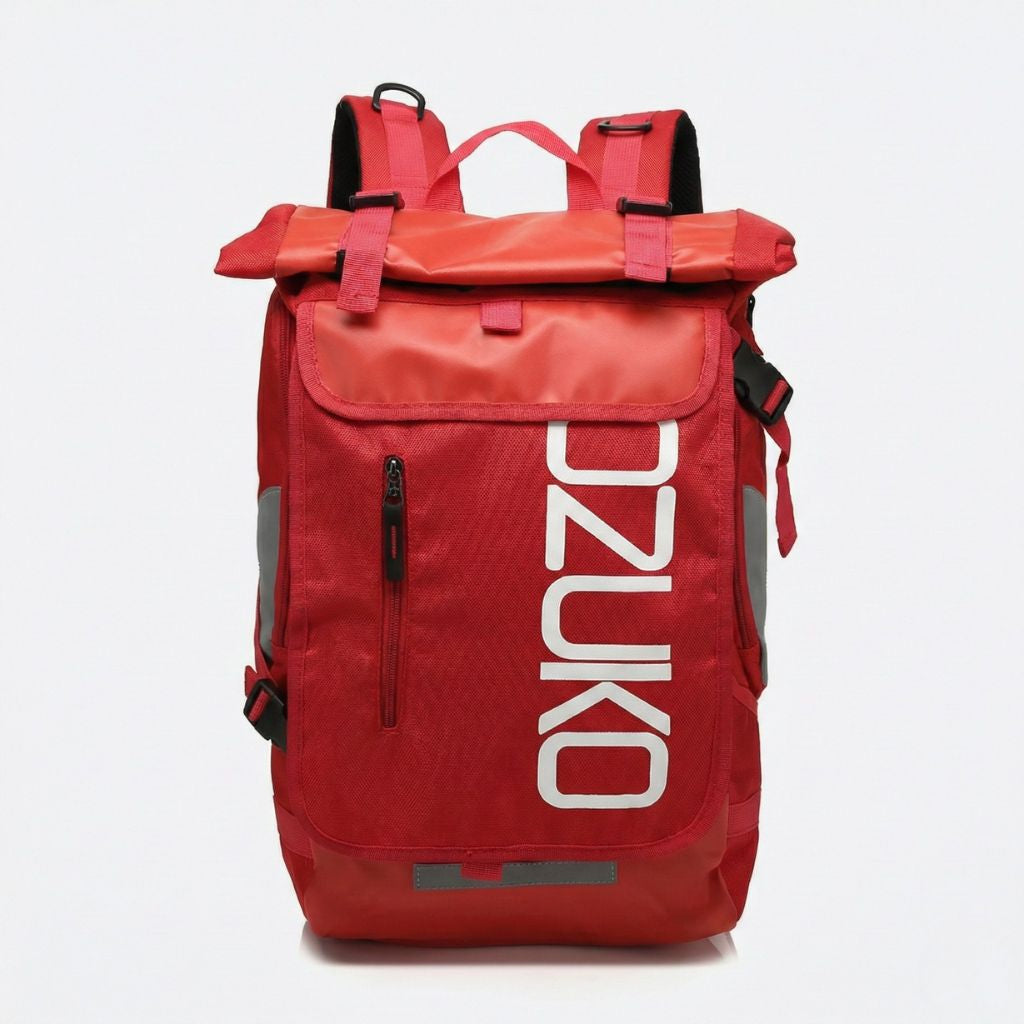 Sac à dos rouge roll-top urban vu de face, fermeture à enroulement avec bandes réfléchissantes latérales