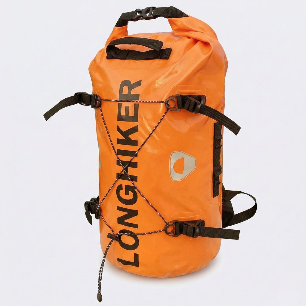 Sac étanche orange roll-top de face avec cordages croisés, sangles de compression et pastilles réfléchissantes