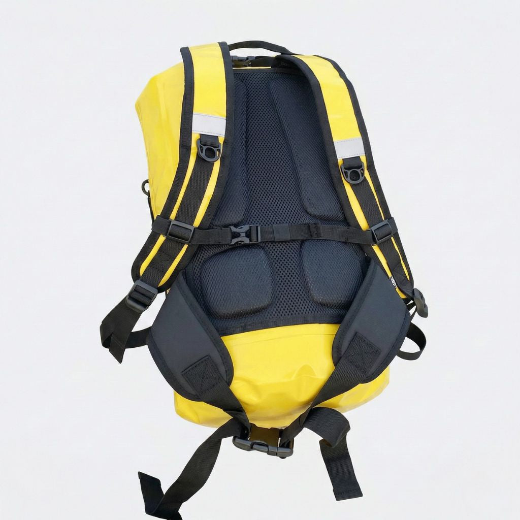 Dos du sac étanche jaune roll-top avec dosseret matelassé en mesh aéré et bretelles de portage noires