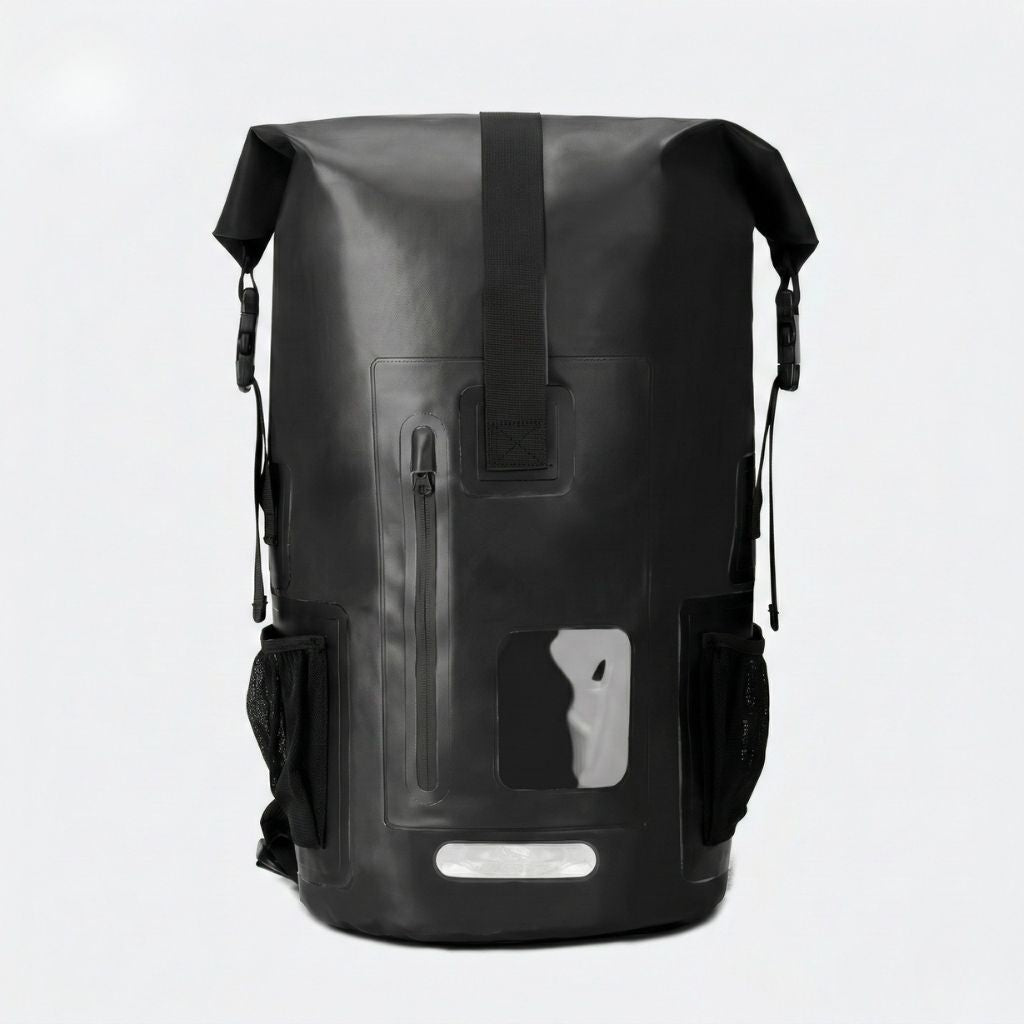 Sac à dos étanche entièrement noir 30L, vue de face, fermeture roll-top et fenêtre frontale transparente intégrée