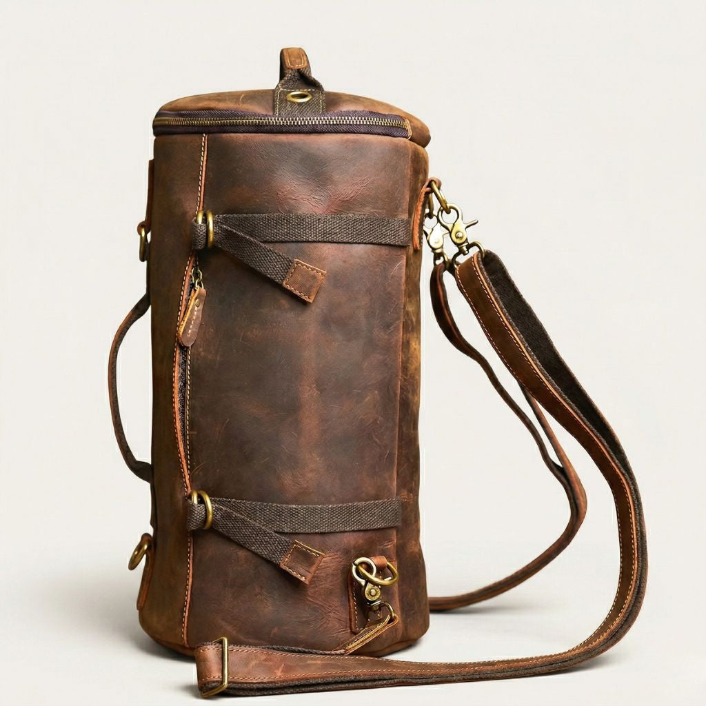 Verso du sac cylindrique en mode vertical, système de bretelles cuir canvas pour porter en sac à dos