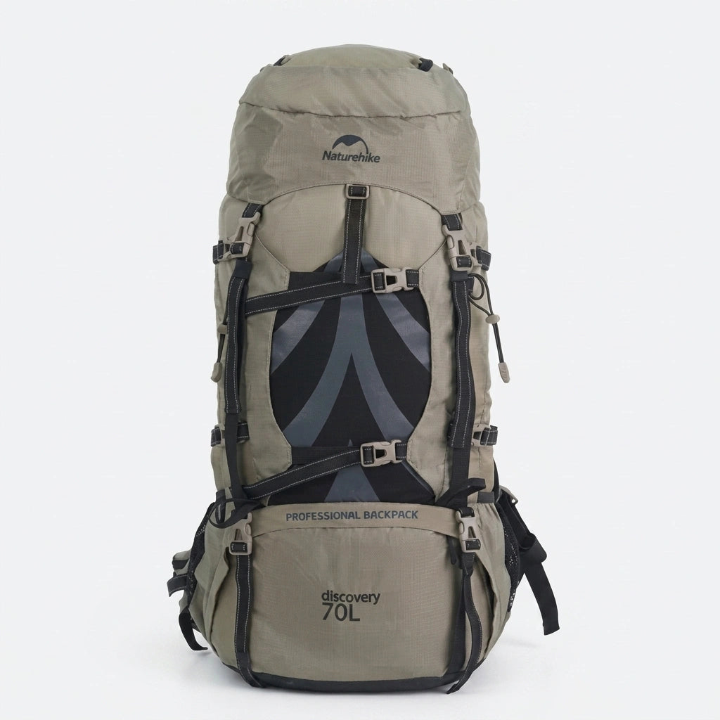 Vue frontale du sac à dos trekking 70L kaki sur fond blanc, poches et sangles de compression bien visibles