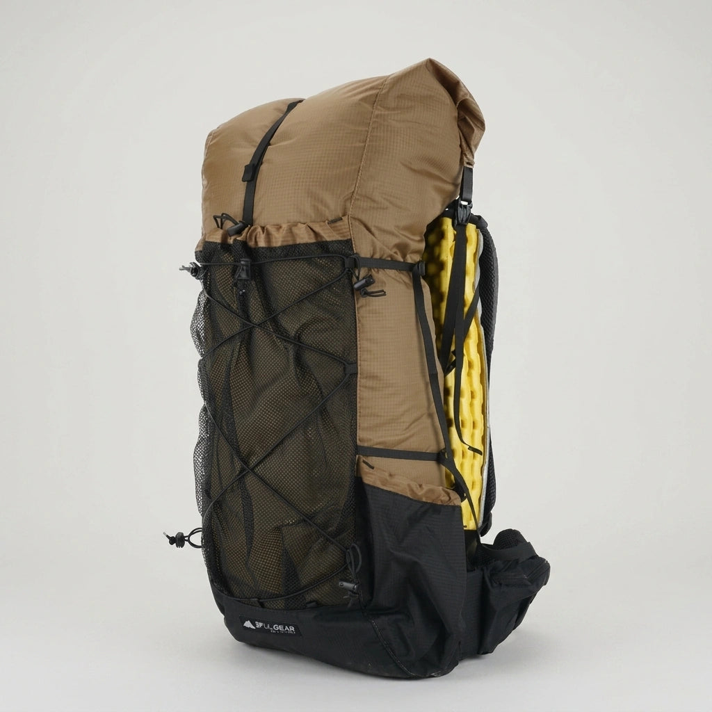Sac à dos de trekking sable 52L ultraléger avec filet élastique frontal et attaches pour matelas de sol jaune