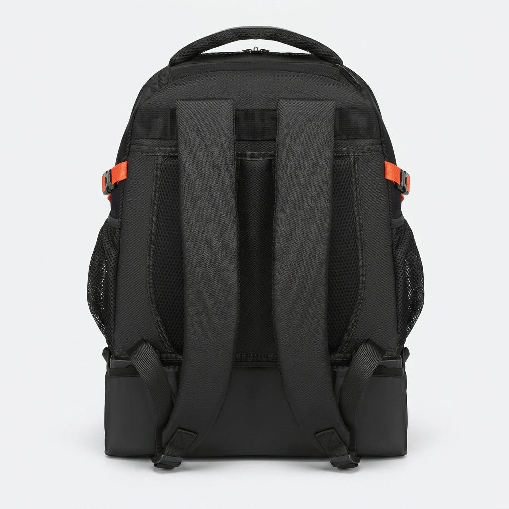 Vue arrière du sac à dos trolley noir 33L, bretelles rembourrées, ceinture orange et poches filet
