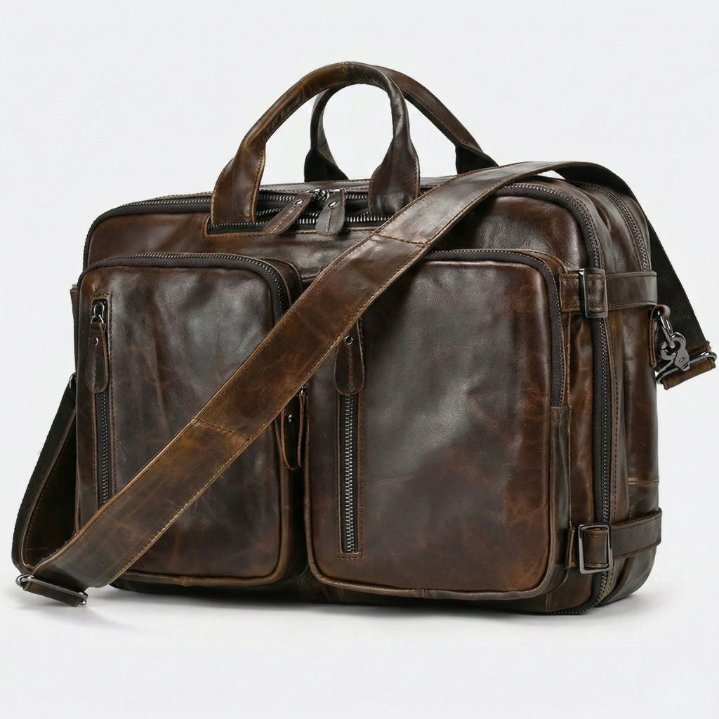 Sac cabine convertible en cuir marron chocolat vintage, deux poches avant et bandoulière noire texturée