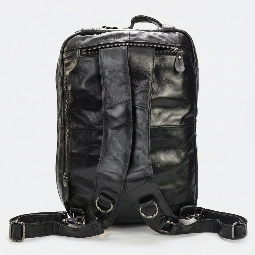 Dos mode backpack en cuir noir brillant, deux larges bretelles matelassées et sangles noires à crochets