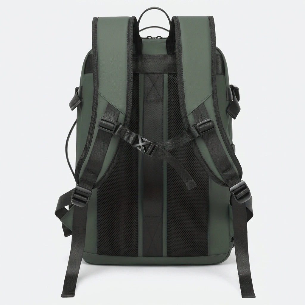Vue arrière du sac à dos voyage vert avec panneau dorsal mesh respirant et sangle pectorale réglable