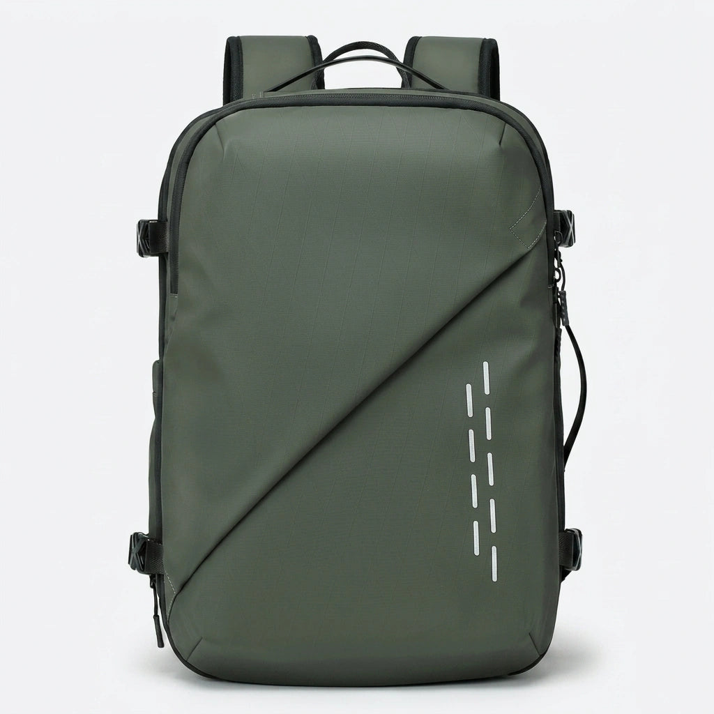 Sac à dos voyage vert vue de face avec design diagonal et bandes réfléchissantes pour la visibilité