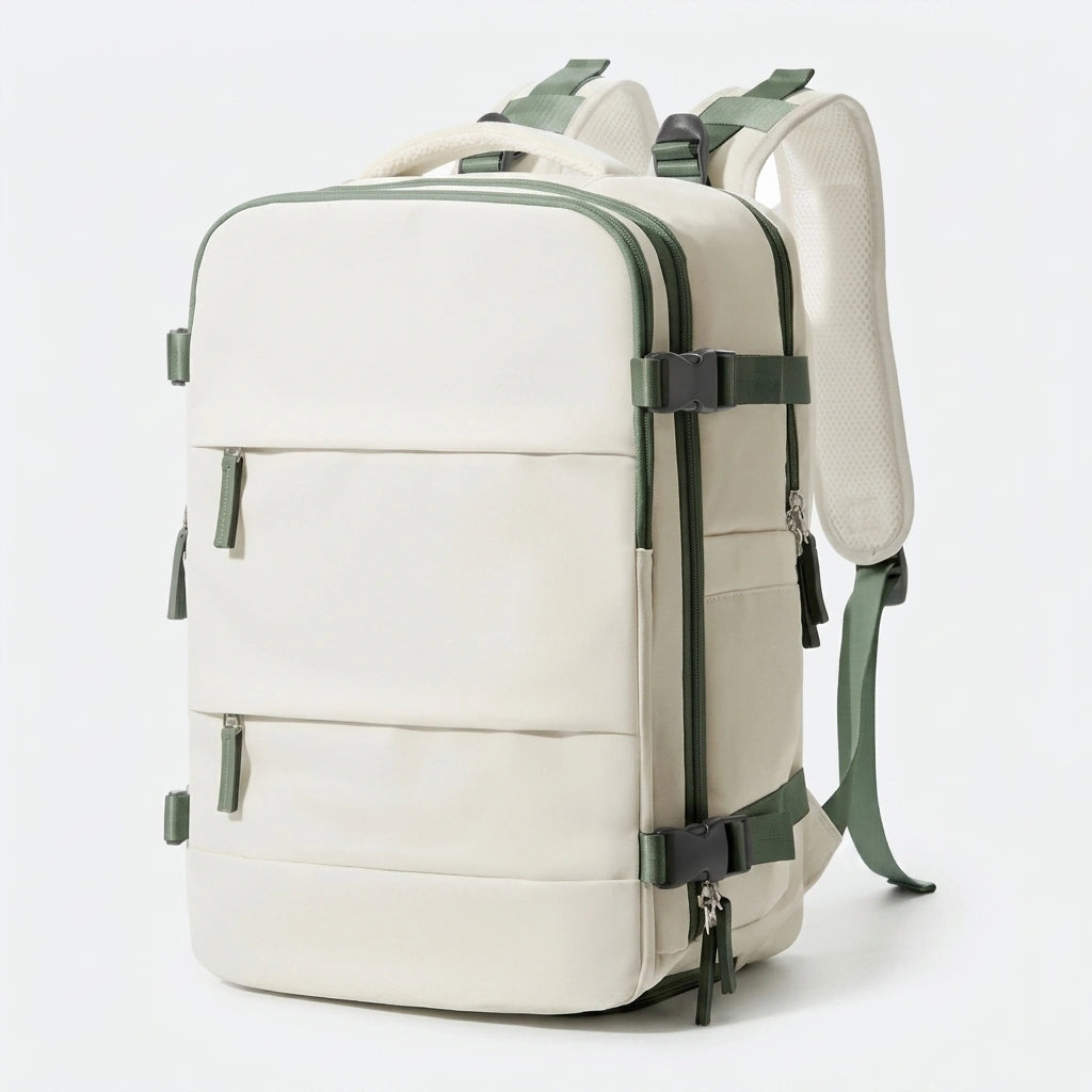 Sac à dos cabine beige avec sangles vertes vu de trois quarts face, bretelles en mesh respirant et poignée haute