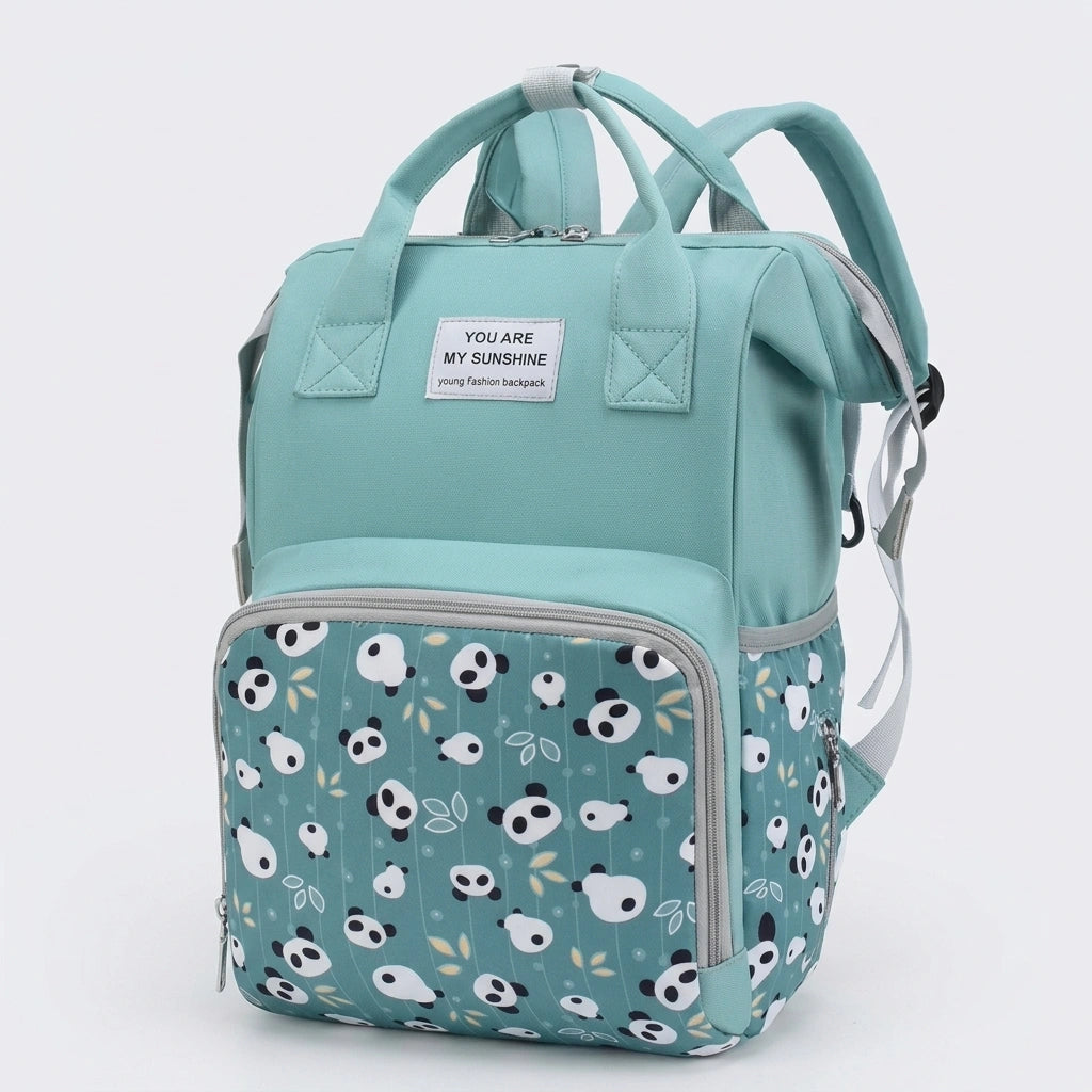 Sac à dos à langer vert menthe motif pandas, vue trois-quarts, anses rigides et bandoulière réglable