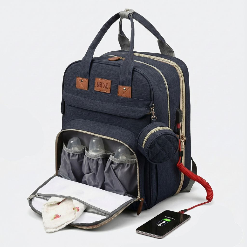 Compartiment isotherme ouvert du sac bleu marine : trois porte-biberons, tapis à langer et recharge USB