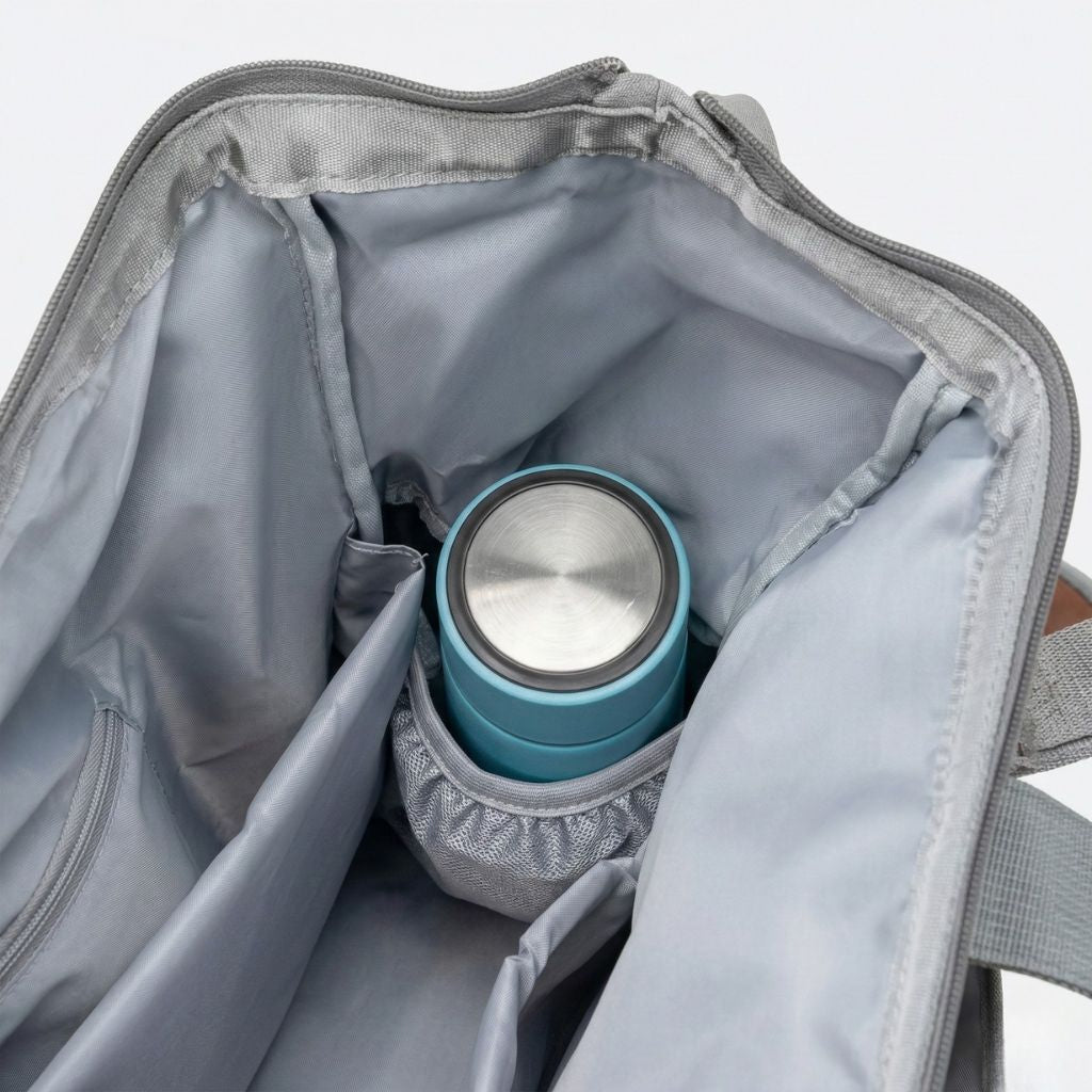 Compartiment isotherme du sac gris chiné avec doublure argentée et thermos inox bleu inséré