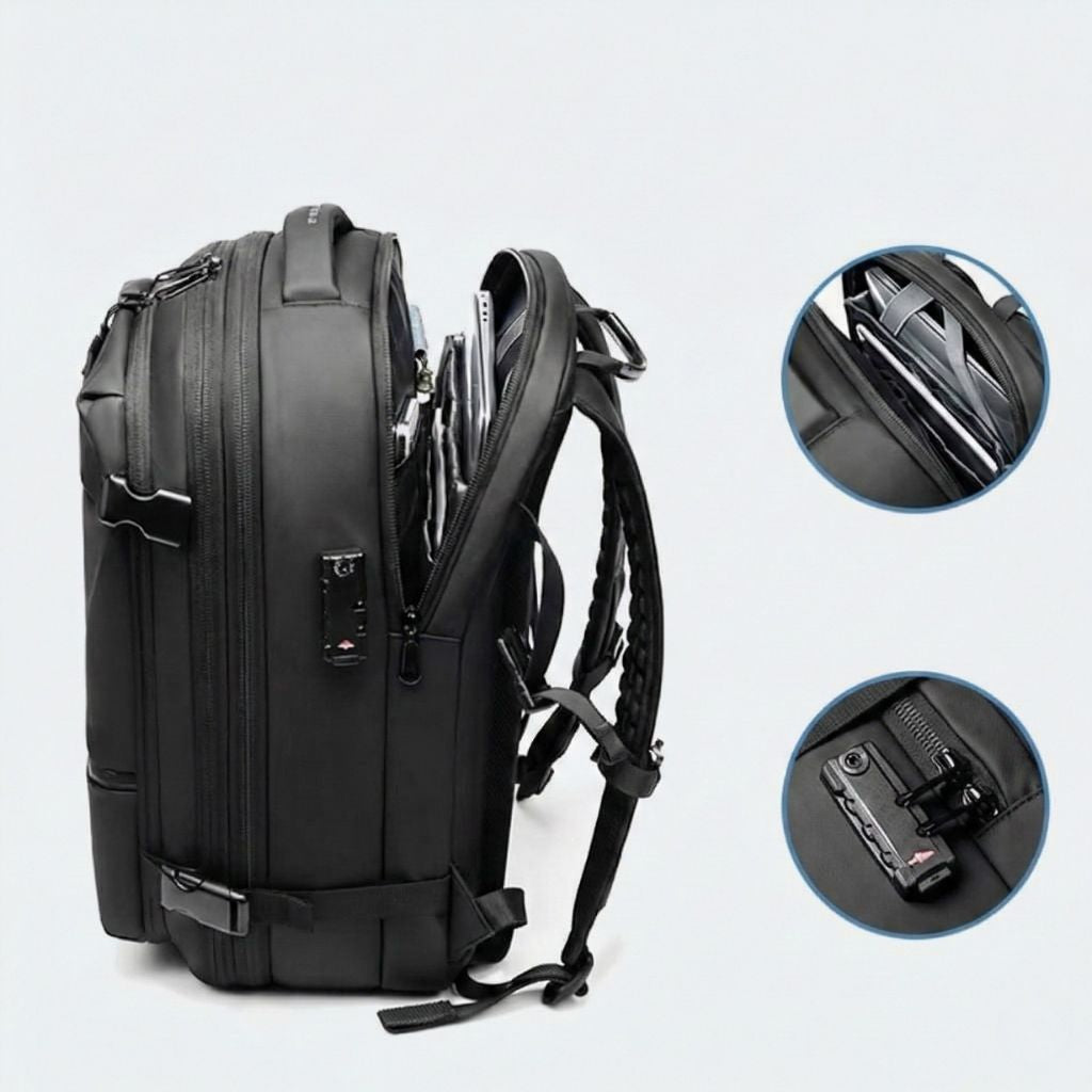 Vue de profil d'un sac à dos cabine noir avec compartiment PC ouvert, zoom sur l'emplacement laptop et cadenas TSA Image