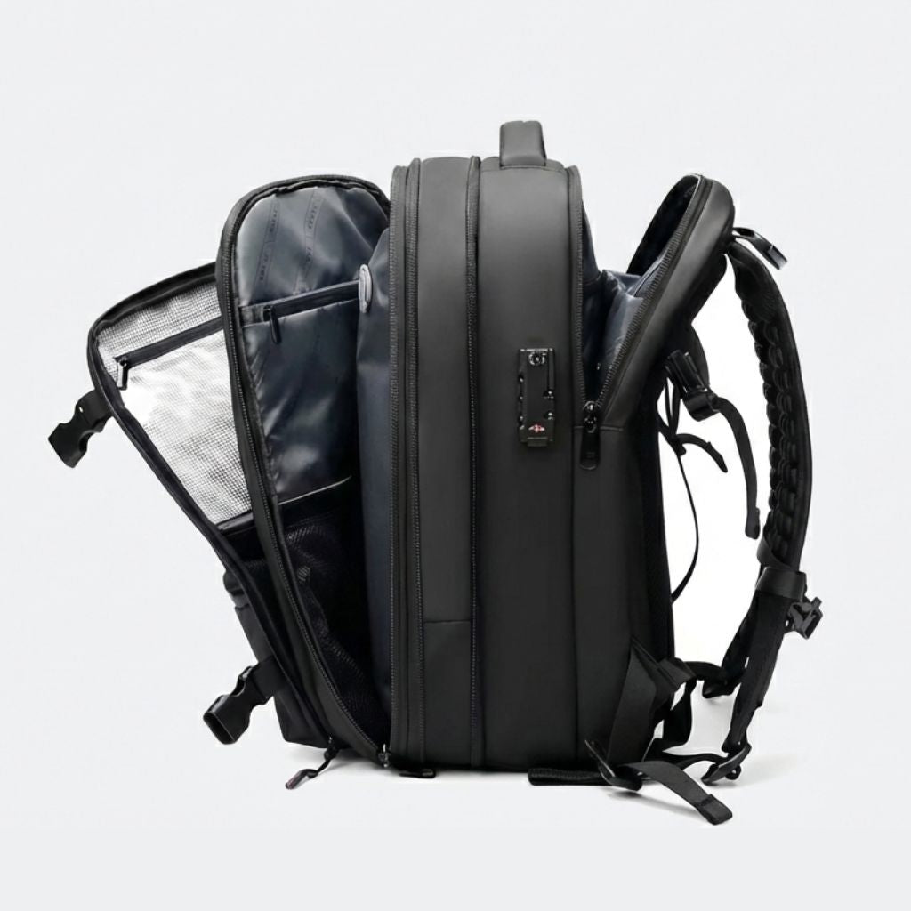 Sac à dos cabine noir ouvert, compartiments en mesh organisés, verrou TSA et mécanisme d'expansion