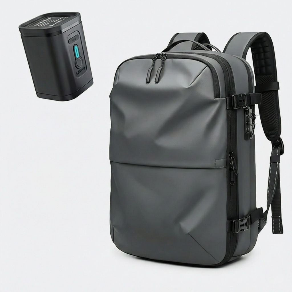 Sac à dos gris de face avec pompe aspiration électrique fournie, coque semi-rigide lisse et fermeture à serrure latérale