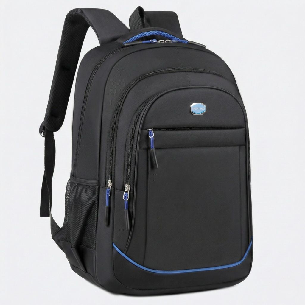 Sac à dos noir avec poignée et tirettes bleues, poche filet latérale, vue trois-quarts, bagage quotidien léger