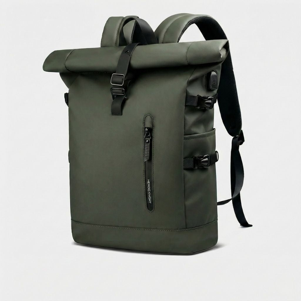 Sac à dos kaki roll-top de voyage cabine vu de trois quarts avec clips de compression et poignée
