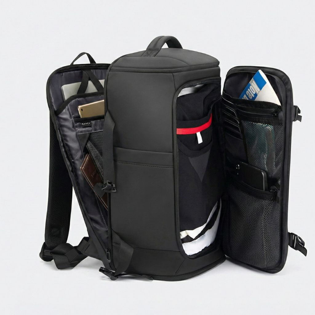 Sac à dos cabine noir ouvert révélant plusieurs compartiments avec chaussures, filet et accessoires voyage Image