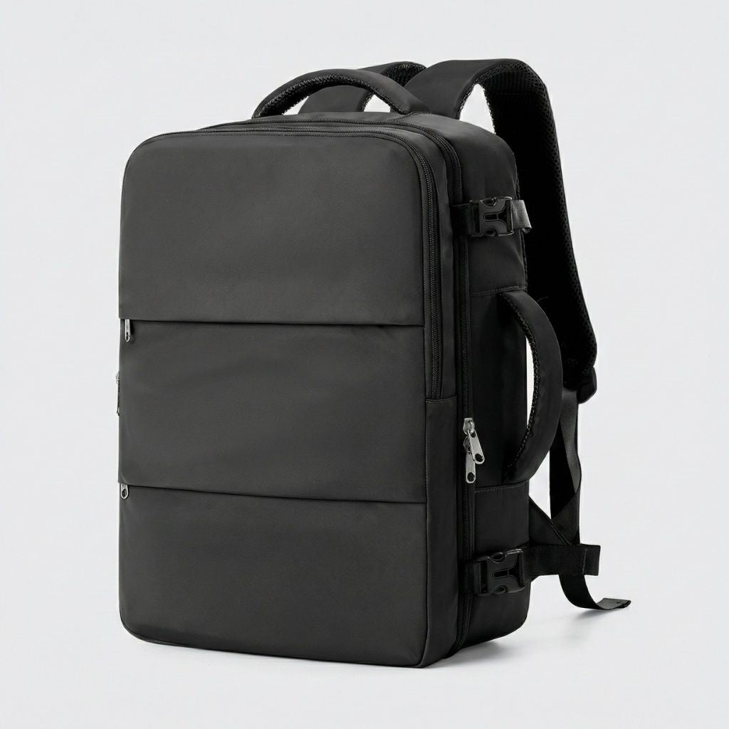 Sac à dos cabine noir vu de trois quarts avec deux poches horizontales zippées et sangles de serrage