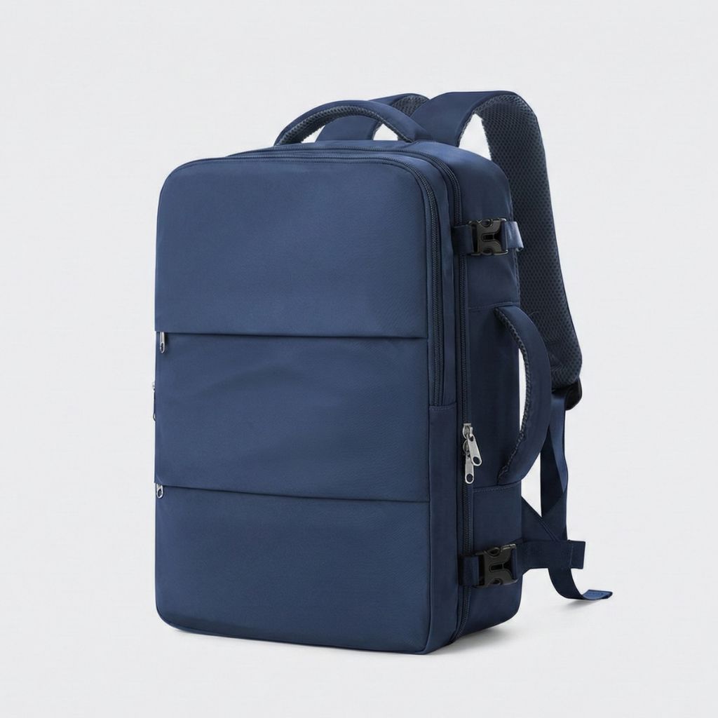Sac à dos cabine bleu marine de trois quarts avec poches horizontales zippées et sangles de portage