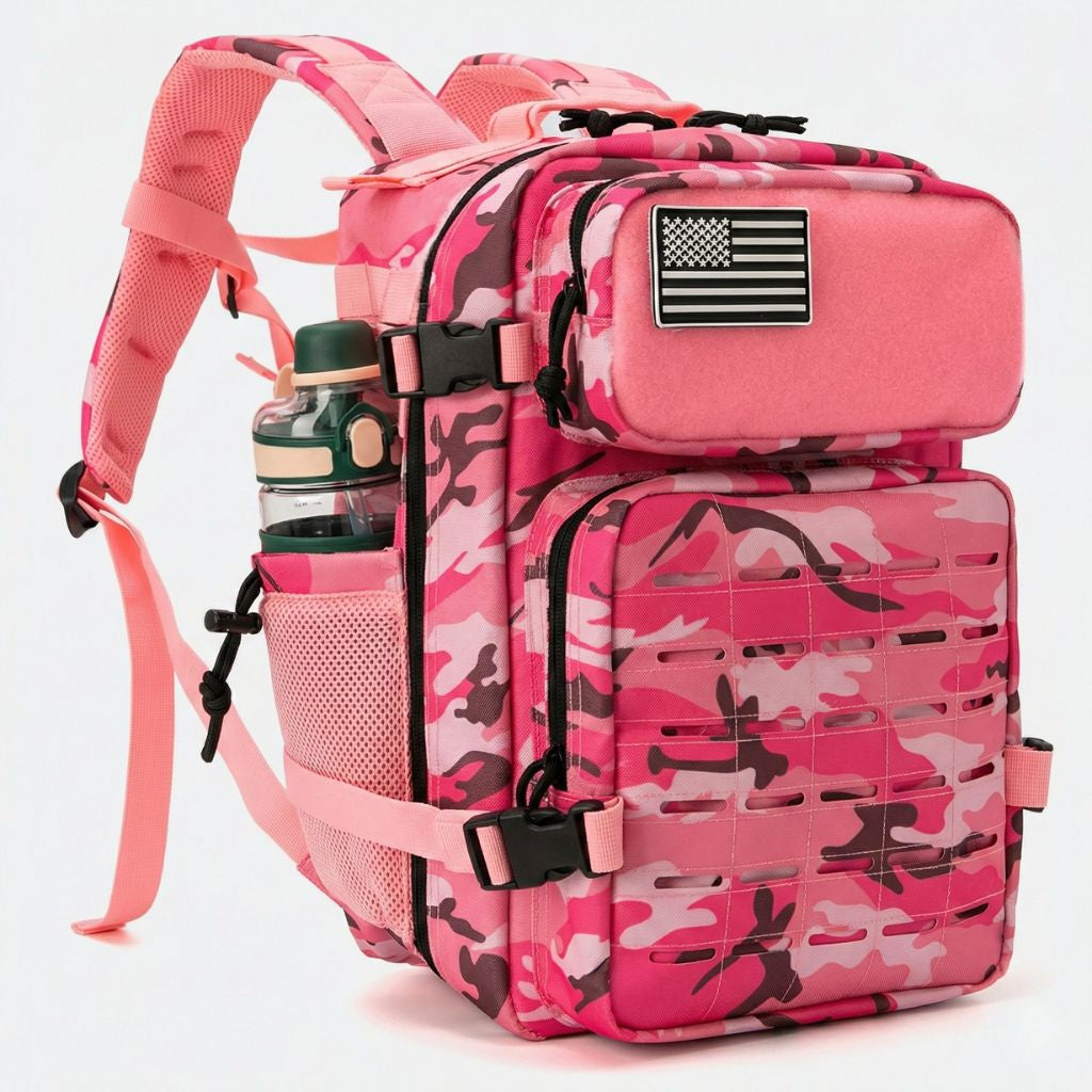 Sac à dos tactique camouflage rose 25L de trois quarts avec grille MOLLE laser-cut et bouteille latérale