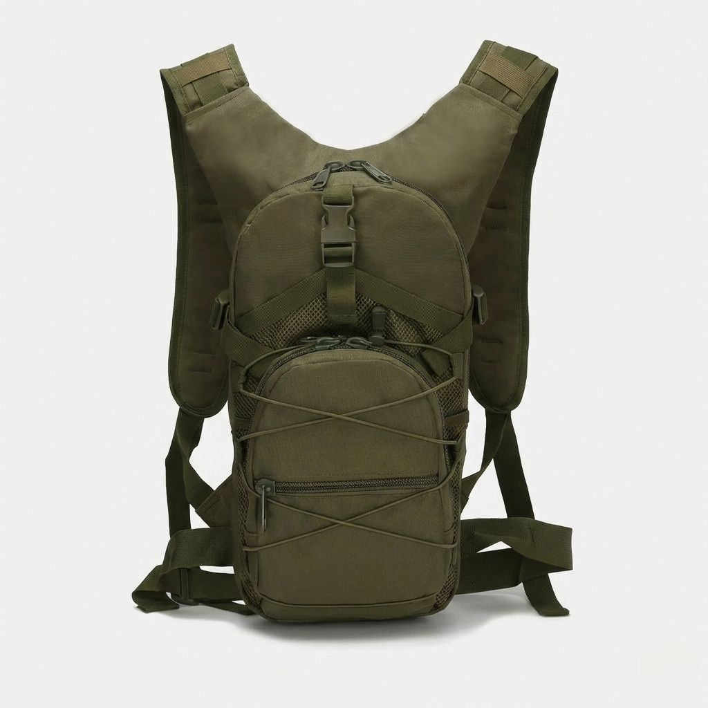Sac à dos compact vert olive 15L vu de face avec poche zippée frontale et système de lacets élastiques