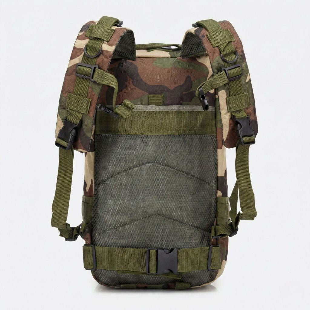 Dos du sac à dos militaire camouflage woodland vert 20L avec dosseret en mesh et système de sangles MOLLE