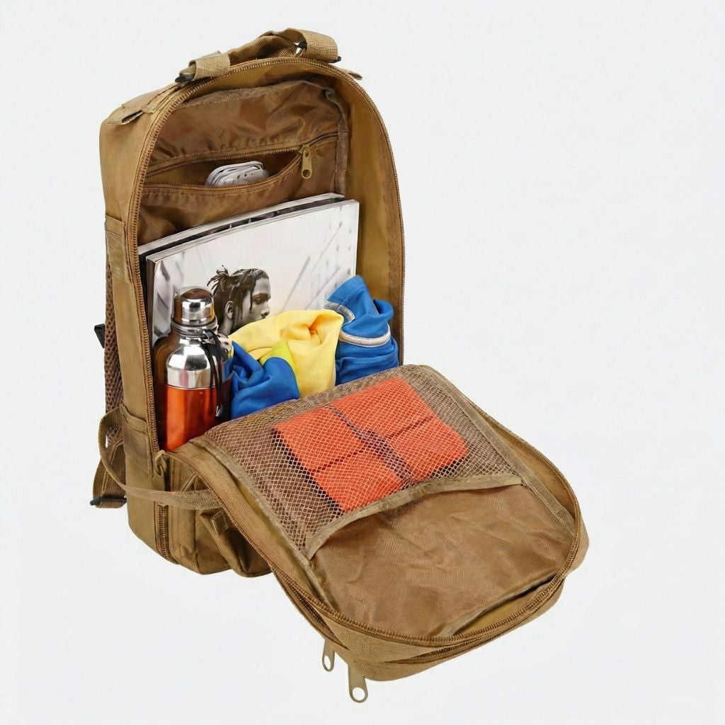 Vue plongeante dans un sac à dos militaire beige ouvert avec carnet, thermos, serviette et poche MOLLE orange Image
