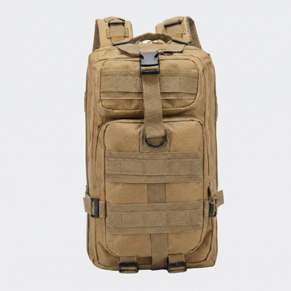 Sac à dos militaire beige sable 20L vu de face avec poche frontale zippée et rails d'attaches MOLLE