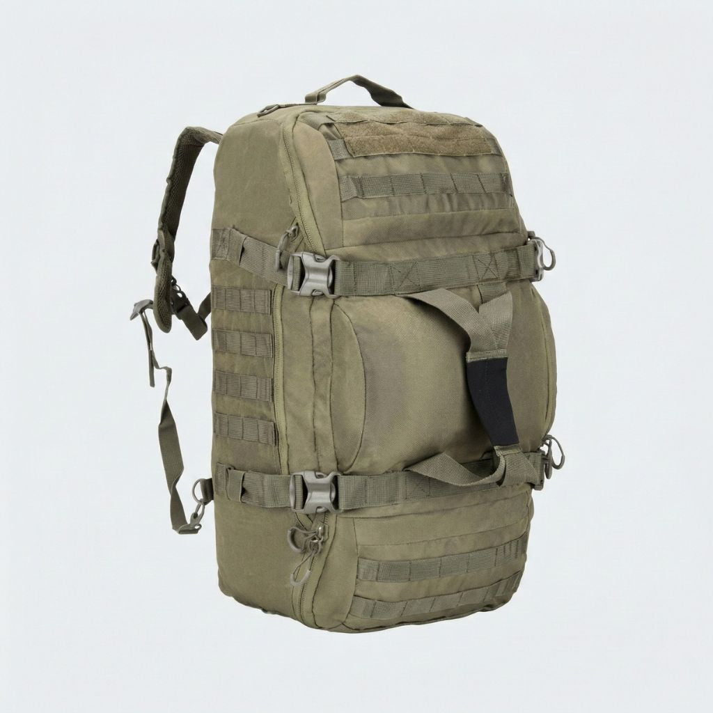 Sac à dos militaire tactique 71L kaki vue de côté, bretelles dorsales, sangles MOLLE et poignée de transport